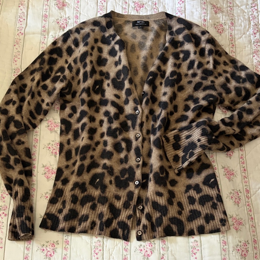 APT 9 cashmere cheetah print sweater